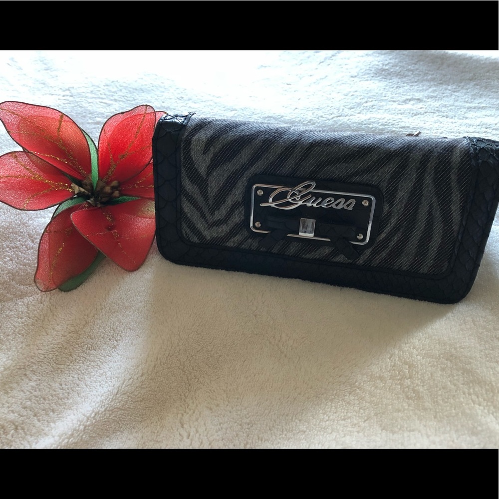 Guess Trifold  Clutch Wallet